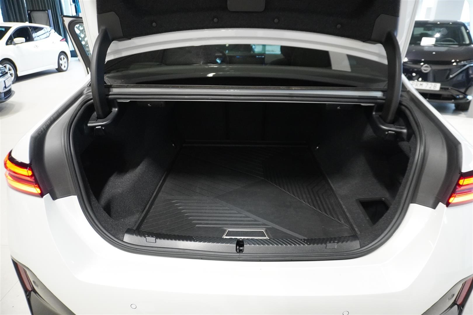 M Sport Pro Innovation DAP Keyless B&W Drag_27